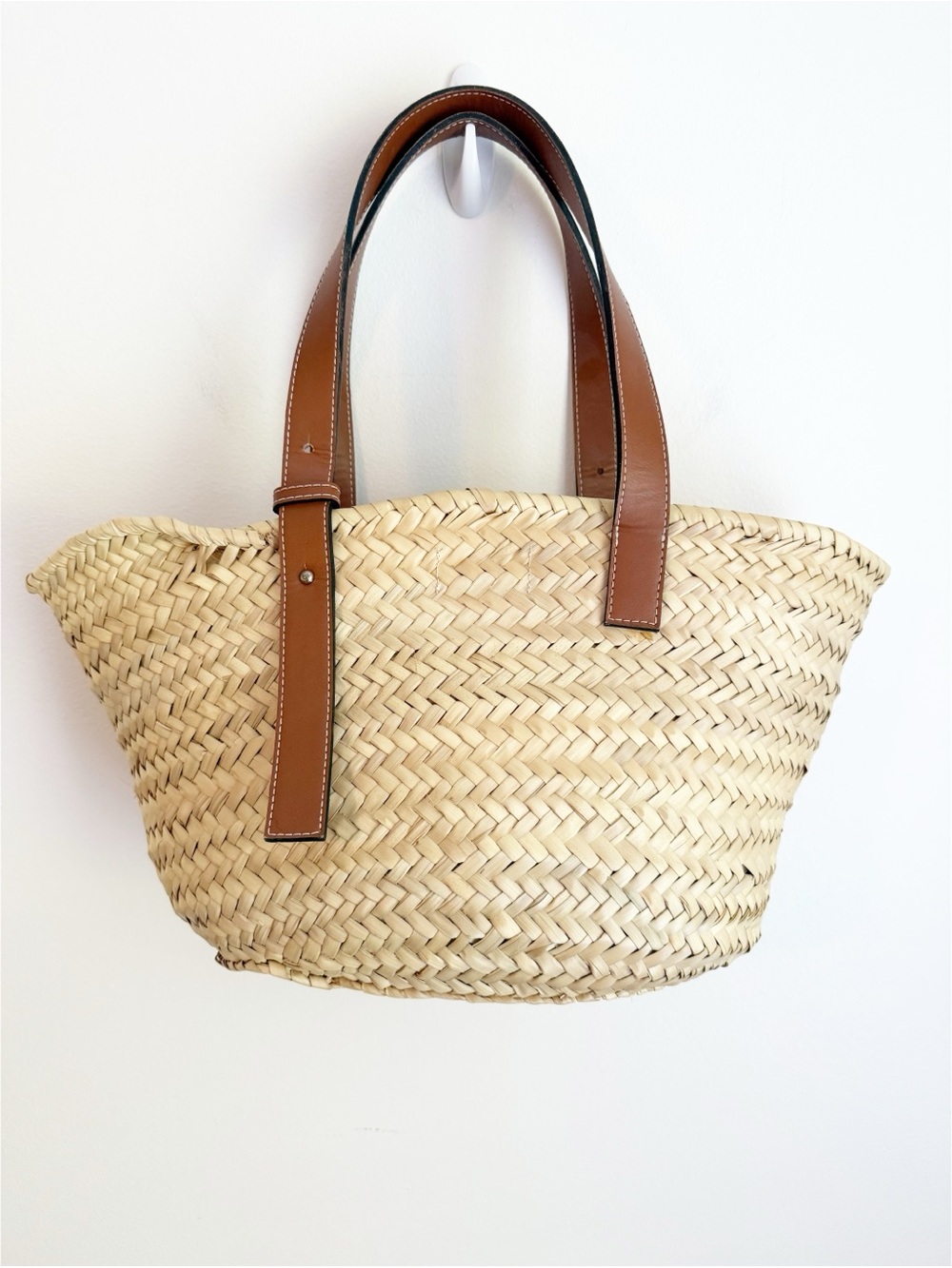 Poolside Medium Straw Tote - Picture 2 of 5